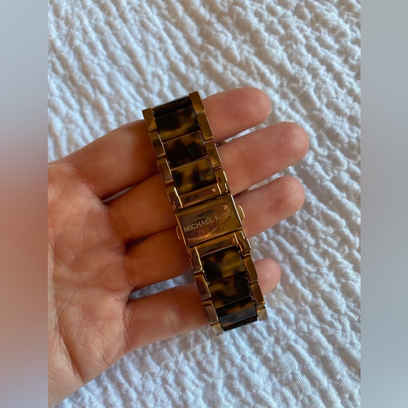 Michael Kors Parker rose gold & tortoise watch - Picture 3 of 5